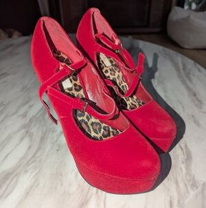 Quipid Women’s Size 8 Red Suede Platform Mary Jane Heels Leopard Lined. #D97